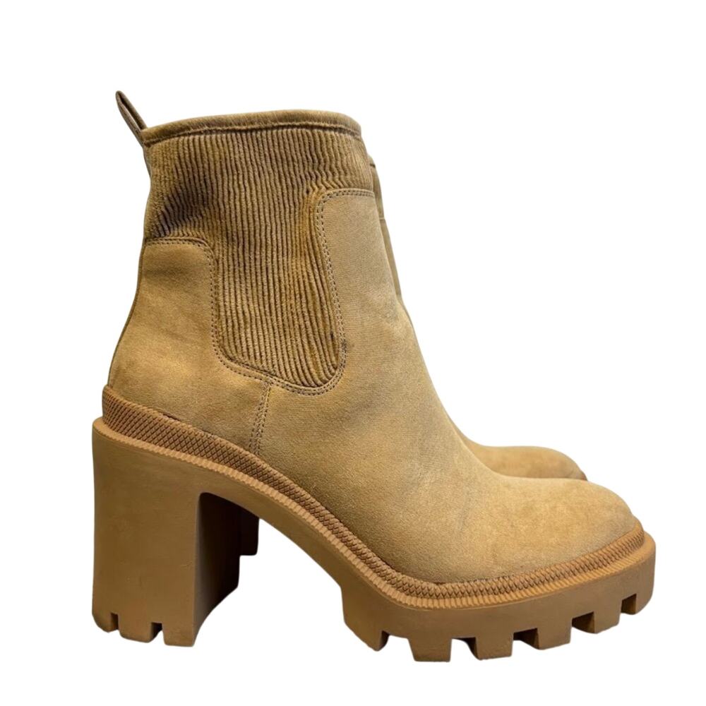 Vintage Y2K Tan Suede Boots Chelsea Ankle Boots Chunky Lug Heel Size 6.5M
